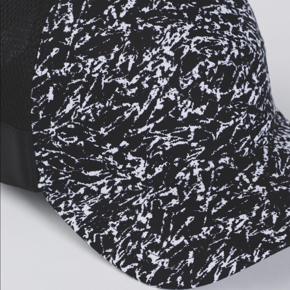 NWOT✨ Lululemon 🍋 Dash and Splash Cap